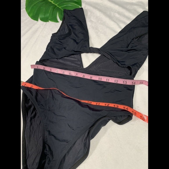 NEW $260 Beth Richards Twist One-Piece Swimsuit in Black [SZ Large‎ ] - Picture 9 of 12
